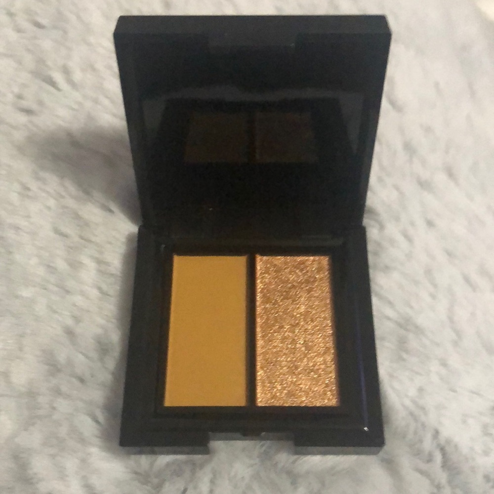 Eyeshadow duo